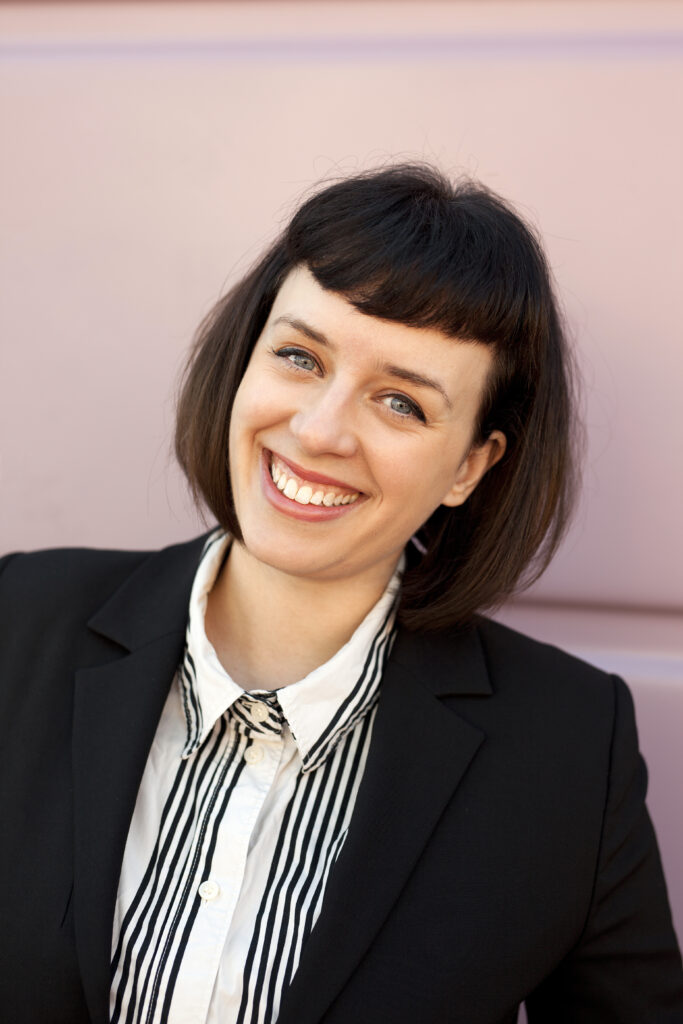 Dieses Bild hat ein leeres Alt-Attribut. Der Dateiname ist Linda-Hollkott-%C2%A9-Vera-Drebusch-2025_03-683x1024.jpg